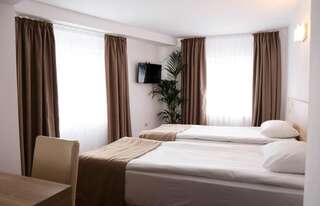 Отель Hotel Apollonia Брашов Двухместный номер с 1 кроватью или 2 отдельными кроватями-17